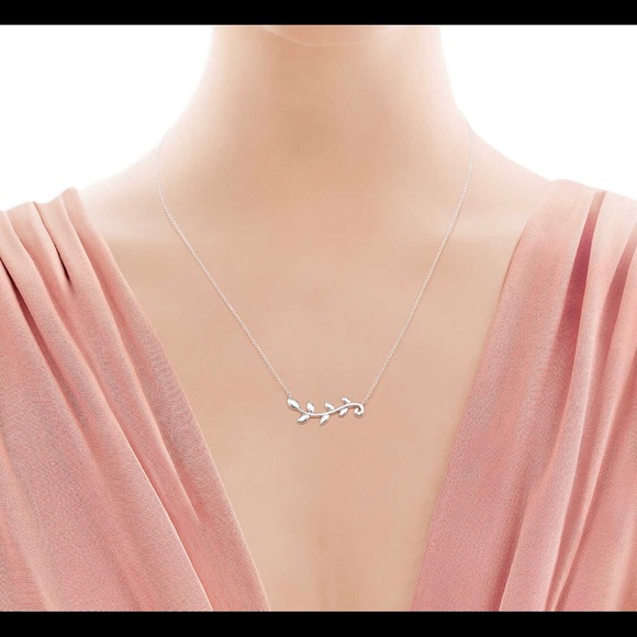 Tiffany’s olive leaf pendant - Picture 3 of 5